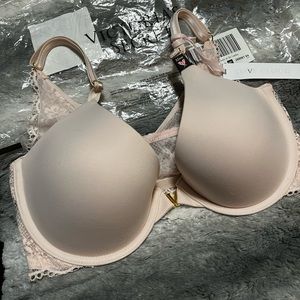 32DD Love Cloud bra by Victoria Secret. BRAND NEW 🆕 🆕 🆕 🆕 🆕